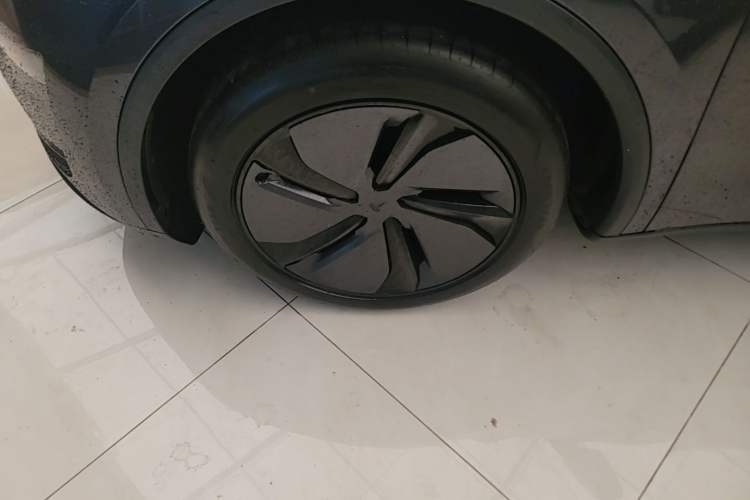 Used Tesla Model Y 2025 Rear-Wheel-Drive Version Left Front Wheel Hub