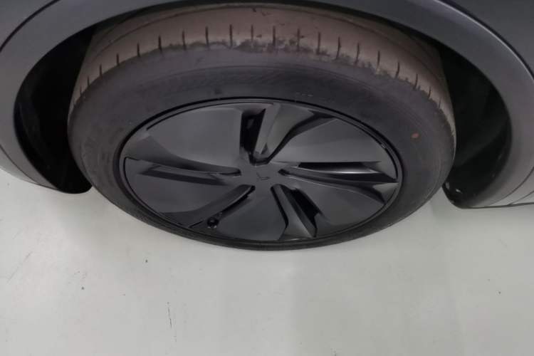 Used Tesla Model Y 2025 Rear-Wheel Drive First Edition Left Front Wheel Hub