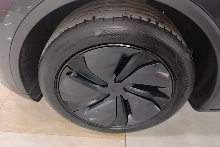 Used Tesla Model Y 2025 Rear-Wheel-Drive Version Left Front Wheel Hub