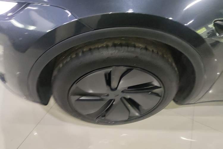 Used Tesla Model Y 2025 Rear-Wheel-Drive Version Left Front Wheel Hub