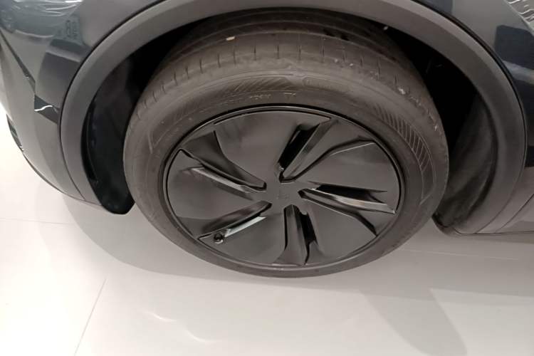 Used Tesla Model Y 2025 Rear-Wheel-Drive Version Left Front Wheel Hub