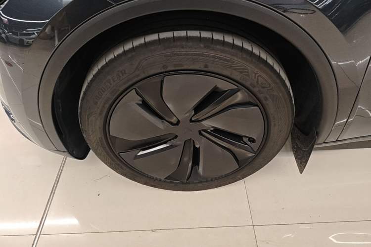 Used Tesla Model Y 2025 Rear-Wheel-Drive Version Left Front Wheel Hub