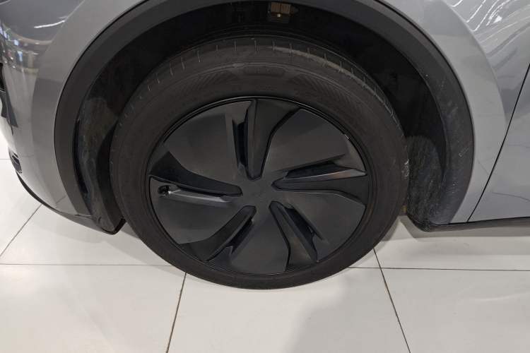 Used Tesla Model Y 2025 Rear-Wheel-Drive Version Left Front Wheel Hub