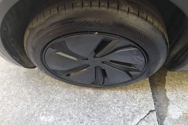 Used Tesla Model Y 2025 Rear-Wheel-Drive Version Left Front Wheel Hub