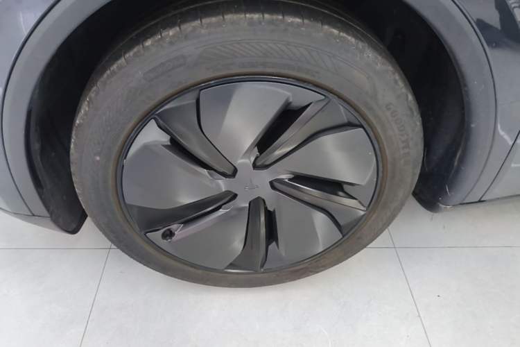 Used Tesla Model Y 2025 Rear-Wheel-Drive Version Left Front Wheel Hub
