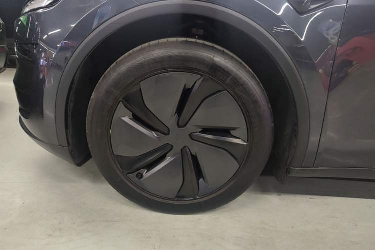 Used Tesla Model Y 2025 Rear-Wheel-Drive Version Left Front Wheel Hub