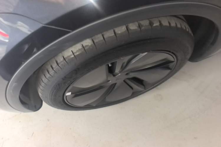 Used Tesla Model Y 2025 Rear-Wheel-Drive Version Left Front Wheel Hub