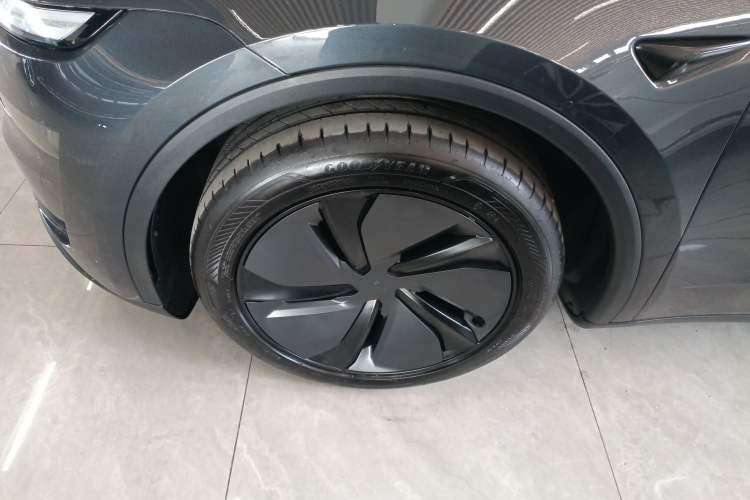 Used Tesla Model Y 2025 Rear-Wheel-Drive Version Left Front Wheel Hub