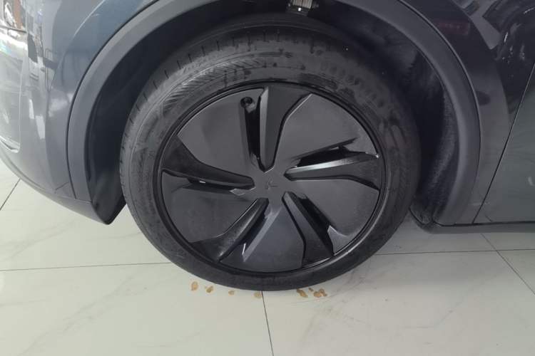 Used Tesla Model Y 2025 Rear-Wheel-Drive Version Left Front Wheel Hub