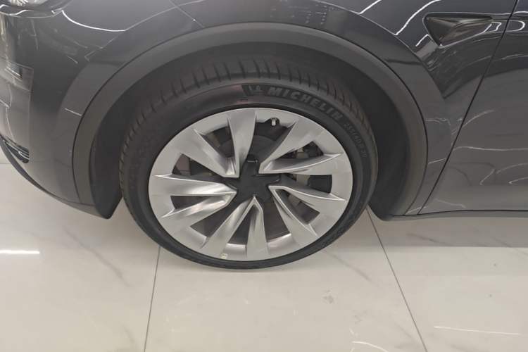 Used Tesla Model Y 2025 Rear-Wheel-Drive Version Left Front Wheel Hub