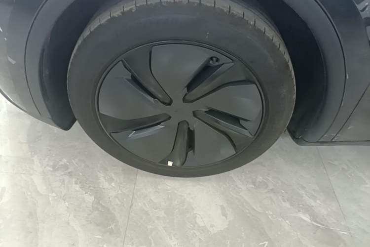 Used Tesla Model Y 2025 Rear-Wheel-Drive Version Left Front Wheel Hub