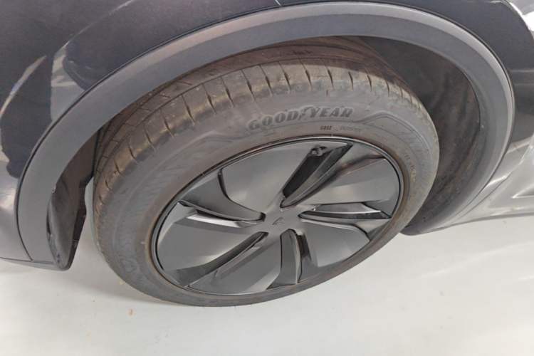 Used Tesla Model Y 2025 Rear-Wheel-Drive Version Left Front Wheel Hub