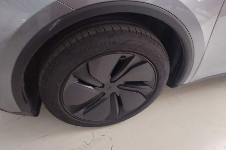 Used Tesla Model Y 2025 Rear-Wheel-Drive Version Left Front Wheel Hub