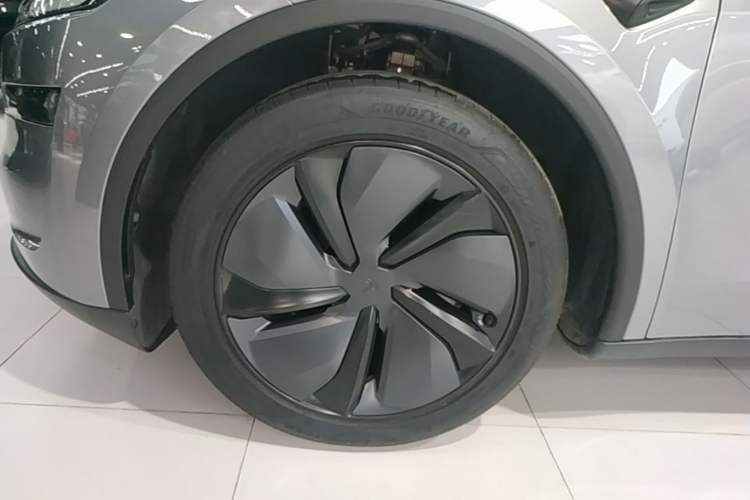 Used Tesla Model Y 2025 Rear-Wheel-Drive Version Left Front Wheel Hub