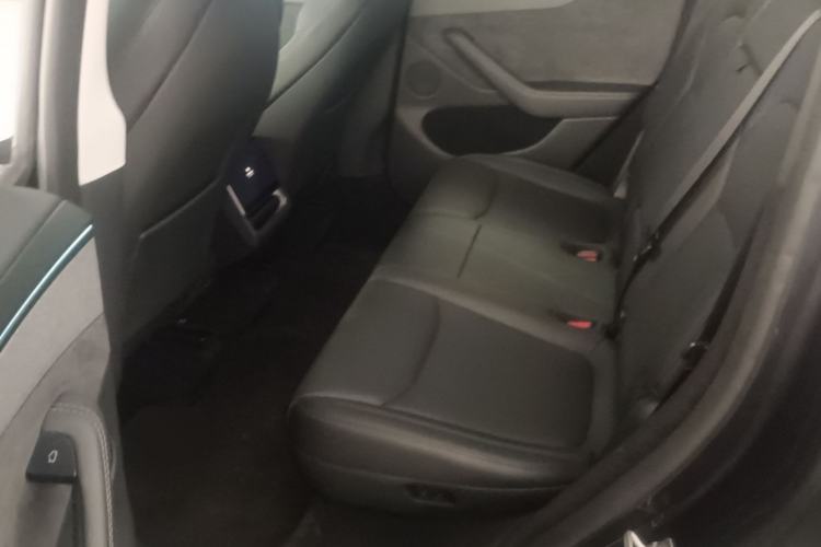 Used Tesla Model Y 2025 Long-Range All-Wheel-Drive Version Left Rear Seat