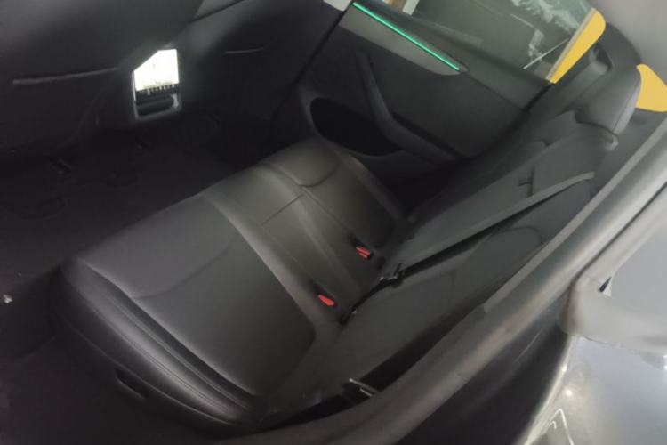 Used Tesla Model Y 2025 Long-Range All-Wheel-Drive Version Left Rear Seat