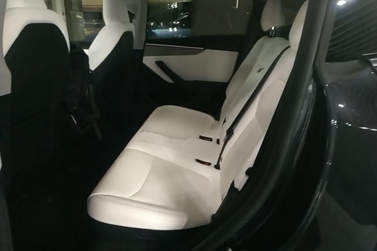 Used Tesla Model Y 2025 Long-Range All-Wheel-Drive Version Left Rear Seat