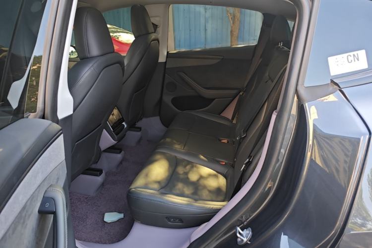 Used Tesla Model Y 2025 Long-Range All-Wheel-Drive Version Left Rear Seat