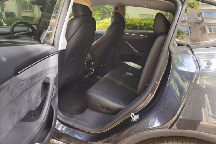 Used Tesla Model Y 2025 Long-Range All-Wheel-Drive Version Left Rear Seat