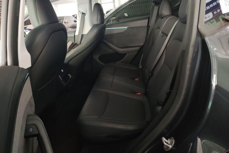 Used Tesla Model Y 2025 Long-Range All-Wheel-Drive Version Left Rear Seat