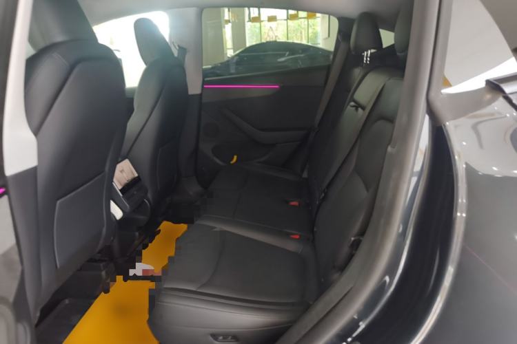 Used Tesla Model Y 2025 Long-Range All-Wheel-Drive Version Left Rear Seat