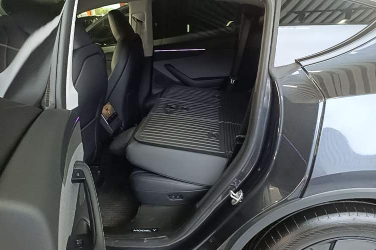 Used Tesla Model Y 2025 Rear-Wheel-Drive Version Left Rear Seat