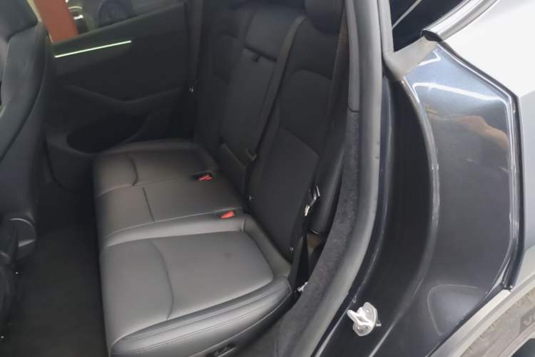 Used Tesla Model Y 2025 Long-Range All-Wheel-Drive Version Left Rear Seat