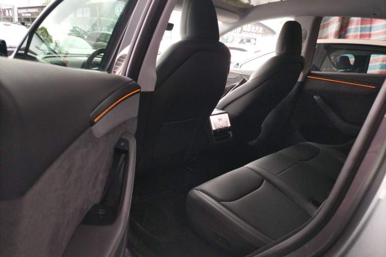 Used Tesla Model Y 2025 Long-Range All-Wheel-Drive Version Left Rear Seat