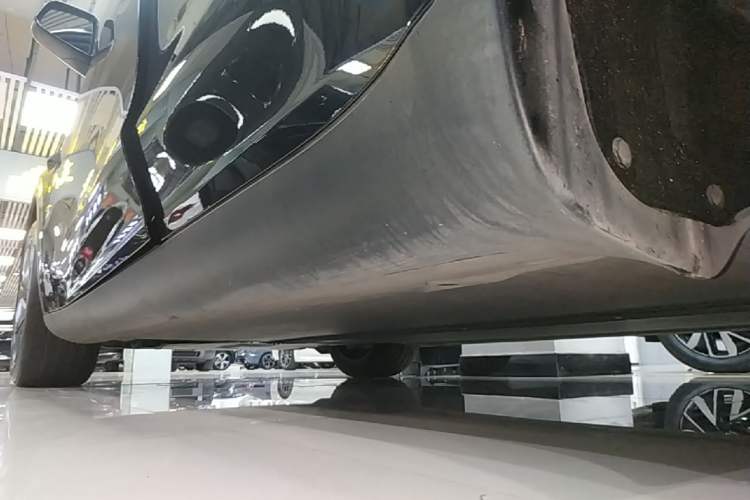 Used Tesla Model Y 2025 Rear-Wheel Drive First Edition Left Side Sill