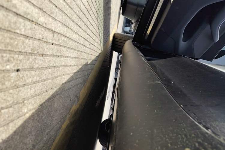 Used Tesla Model Y 2025 Rear-Wheel-Drive Version Left Side Sill