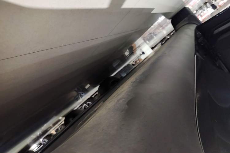 Used Tesla Model Y 2025 Long-Range All-Wheel-Drive Version Left Side Sill