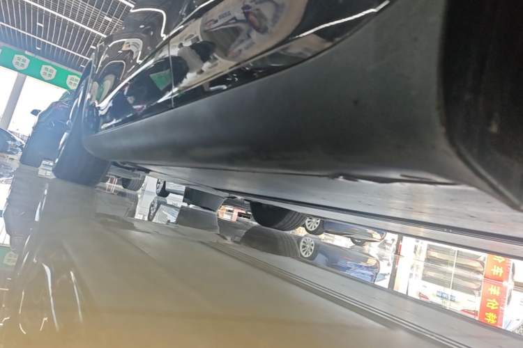 Used Tesla Model Y 2025 Long-Range All-Wheel Drive First Edition Left Side Sill