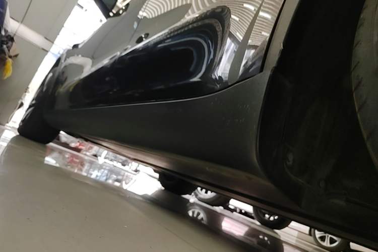 Used Tesla Model Y 2025 Rear-Wheel Drive First Edition Left Side Sill