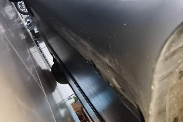 Used Tesla Model Y 2025 Long-Range All-Wheel-Drive Version Left Side Sill