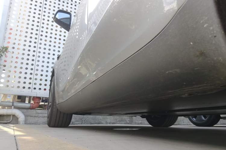 Used Tesla Model Y 2025 Rear-Wheel-Drive Version Left Side Sill