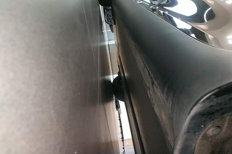 Used Tesla Model Y 2025 Long-Range All-Wheel-Drive Version Left Side Sill