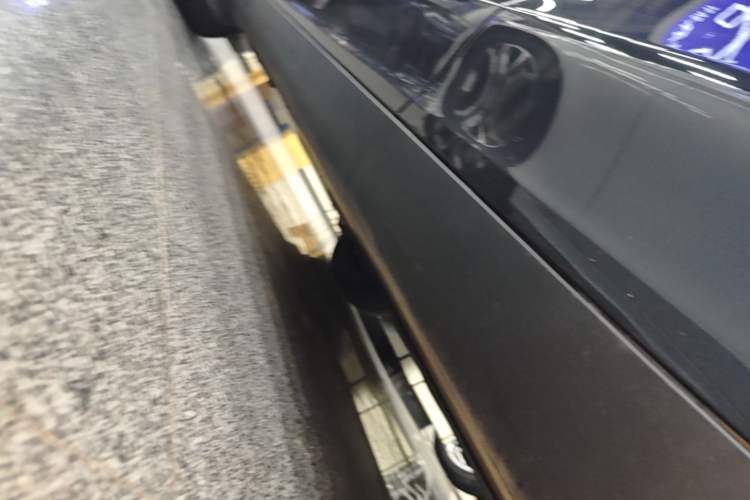 Used Tesla Model Y 2025 Long-Range All-Wheel Drive First Edition Left Side Sill