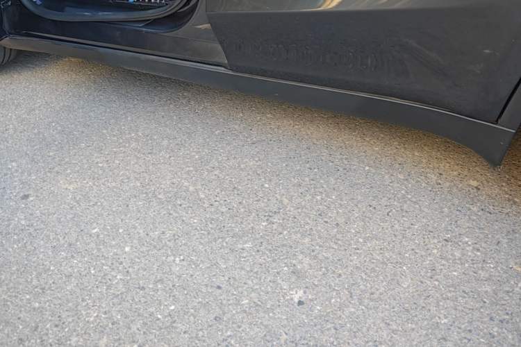 Used Tesla Model Y 2025 Long-Range All-Wheel-Drive Version Left Side Sill