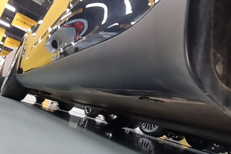 Used Tesla Model Y 2025 Long-Range All-Wheel-Drive Version Left Side Sill