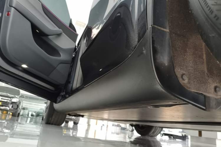 Used Tesla Model Y 2025 Rear-Wheel-Drive Version Left Side Sill