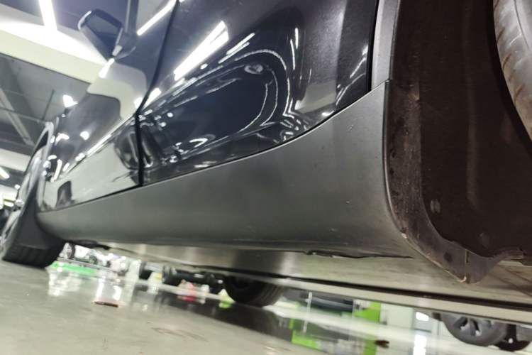 Used Tesla Model Y 2025 Long-Range All-Wheel Drive First Edition Left Side Sill