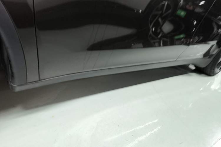 Used Tesla Model Y 2025 Long-Range All-Wheel Drive First Edition Left Side Sill
