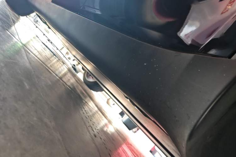 Used Tesla Model Y 2025 Long-Range All-Wheel Drive First Edition Left Side Sill