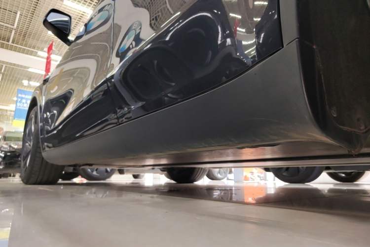 Used Tesla Model Y 2025 Long-Range All-Wheel Drive First Edition Left Side Sill