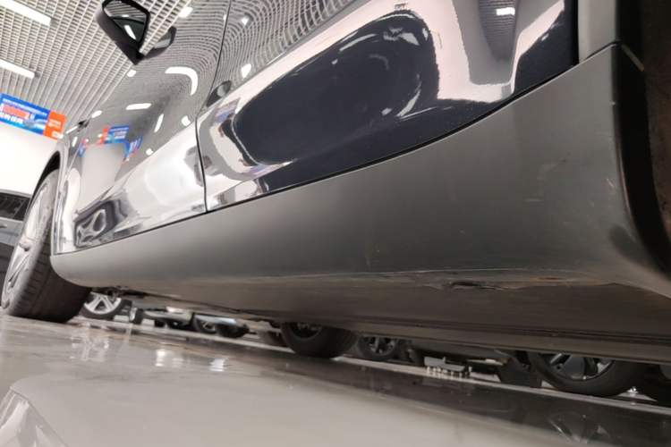 Used Tesla Model Y 2025 Long-Range All-Wheel-Drive Version Left Side Sill