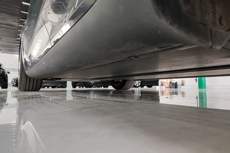 Used Tesla Model Y 2025 Rear-Wheel Drive First Edition Left Side Sill