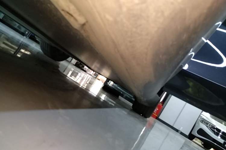 Used Tesla Model Y 2025 Rear-Wheel Drive First Edition Left Side Sill
