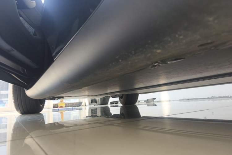 Used Tesla Model Y 2025 Rear-Wheel Drive First Edition Left Side Sill