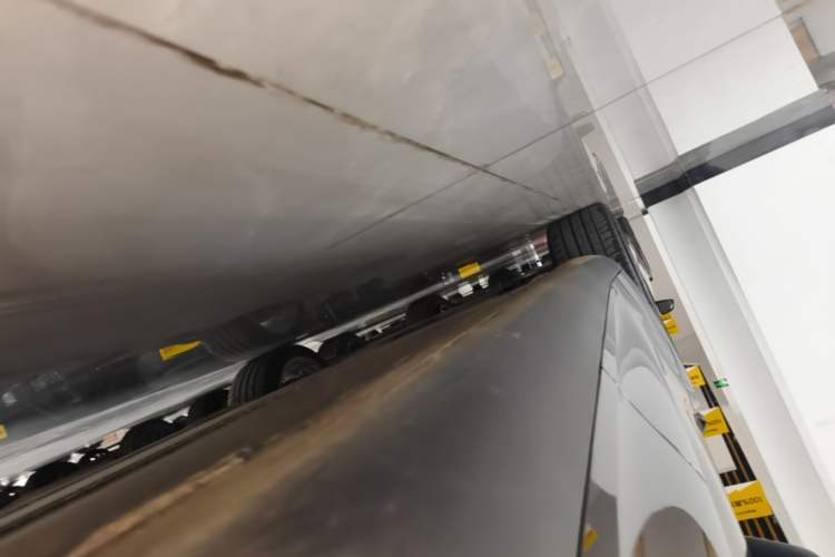 Used Tesla Model Y 2025 Long-Range All-Wheel-Drive Version Left Side Sill