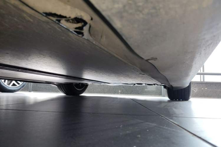 Used Tesla Model Y 2025 Long-Range All-Wheel Drive First Edition Left Side Sill